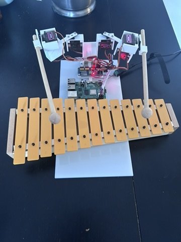 Xylobot with two arms and a Raspberry Pi